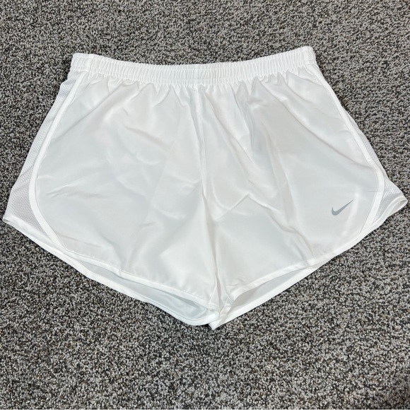 Nike Shorts Girls L White 4" Running Mesh Lined Athletic Lightweight DriFit - Picture 1 of 12